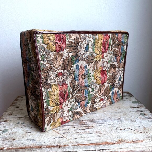 Vintage Floral Tapestry Collapsible Suitcase with Lucite Handle and Zipper Closu - Picture 2 of 16